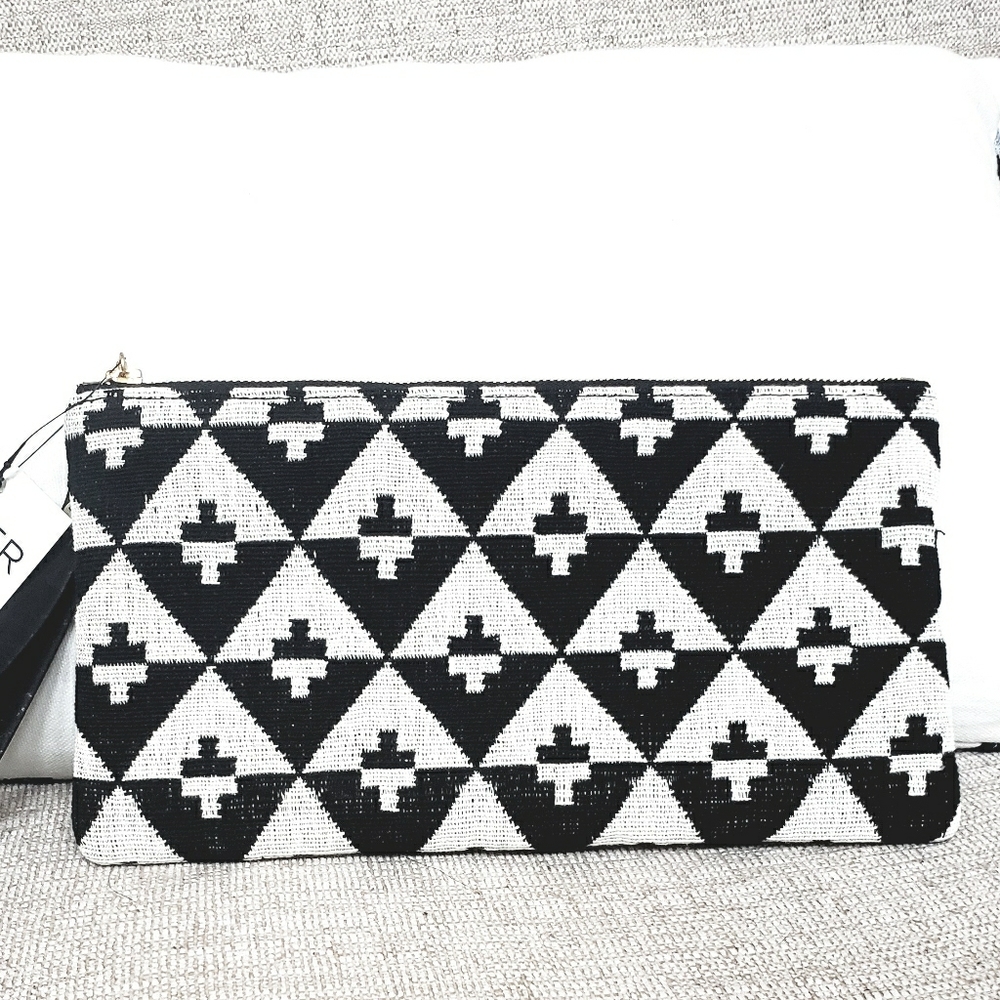 Spicer wristlet handbag